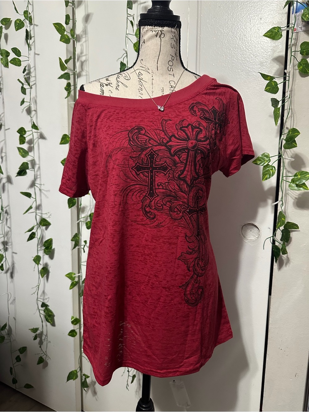 Women’s Red Short-Sleeve Graphic Tee with Cross Design